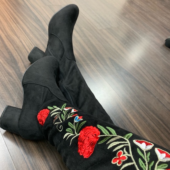 Black suede floral over knee bootie - Picture 6 of 7